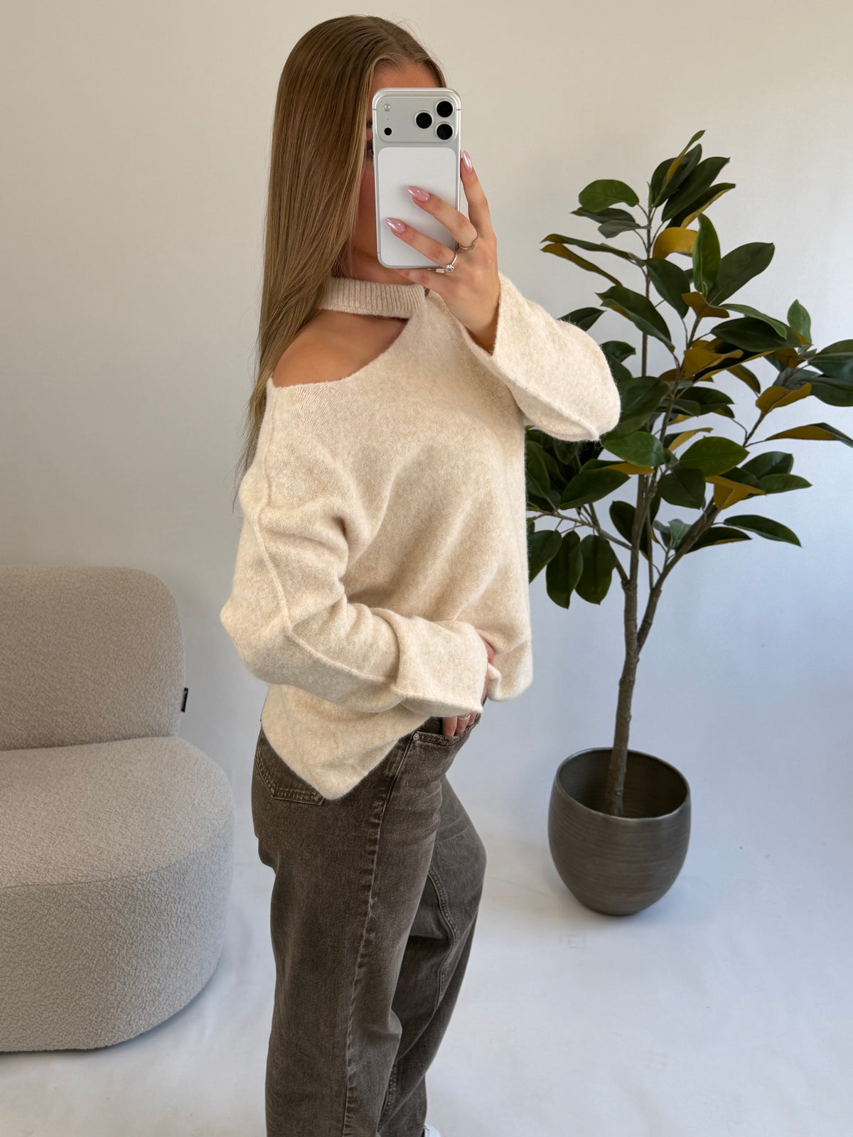 Elin Cut-Out Knit – Cream