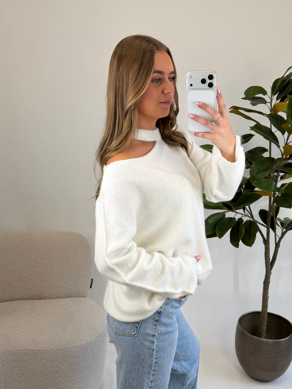 Elin Cut-Out Knit – White