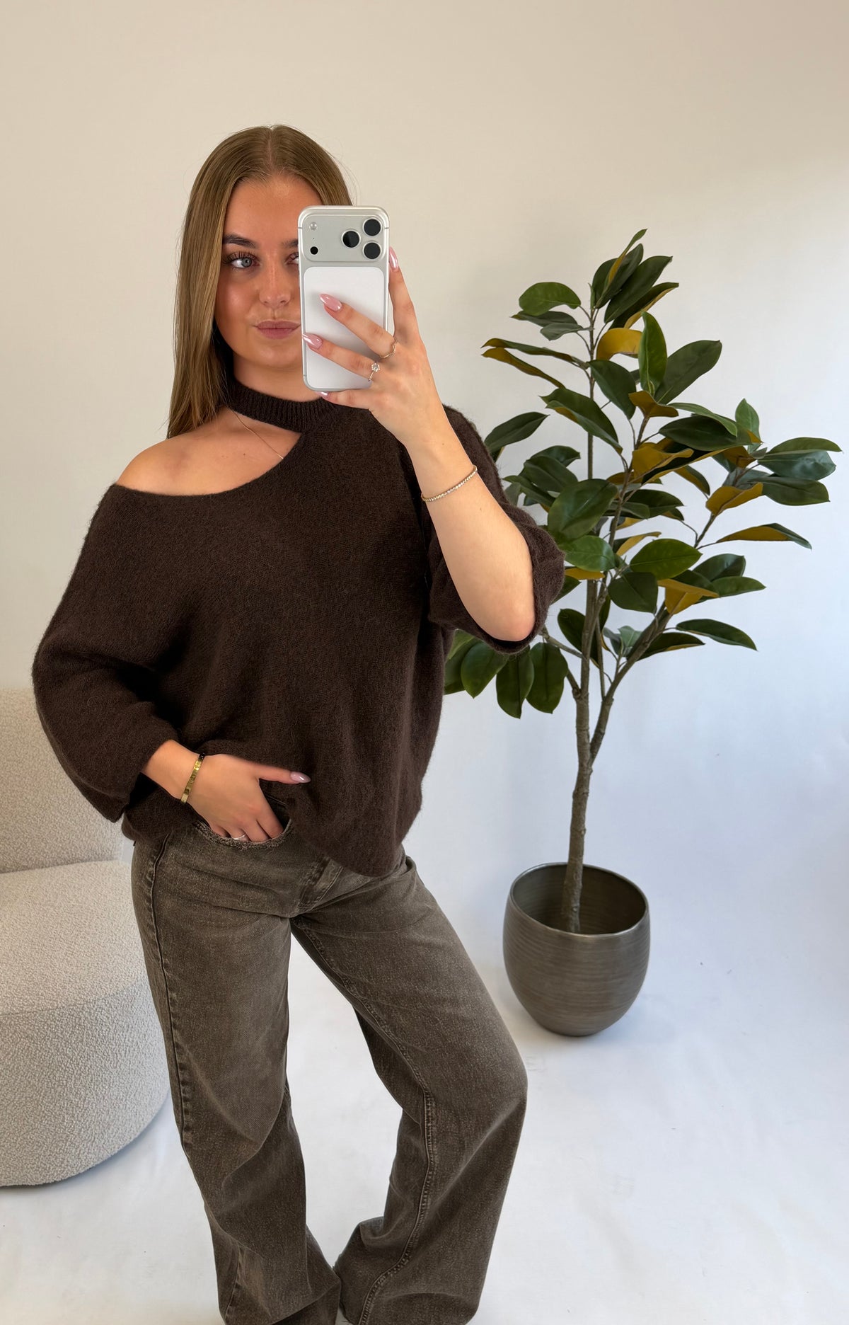 Elin Cut-Out Knit – Chocolate