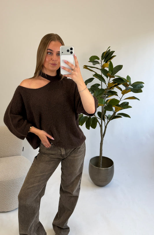 Elin Cut-Out Knit – Chocolate