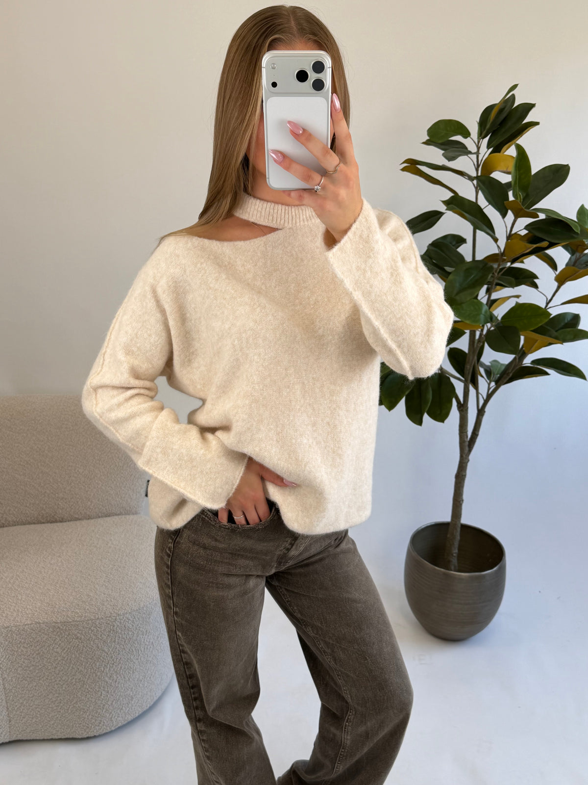 Elin Cut-Out Knit – Cream
