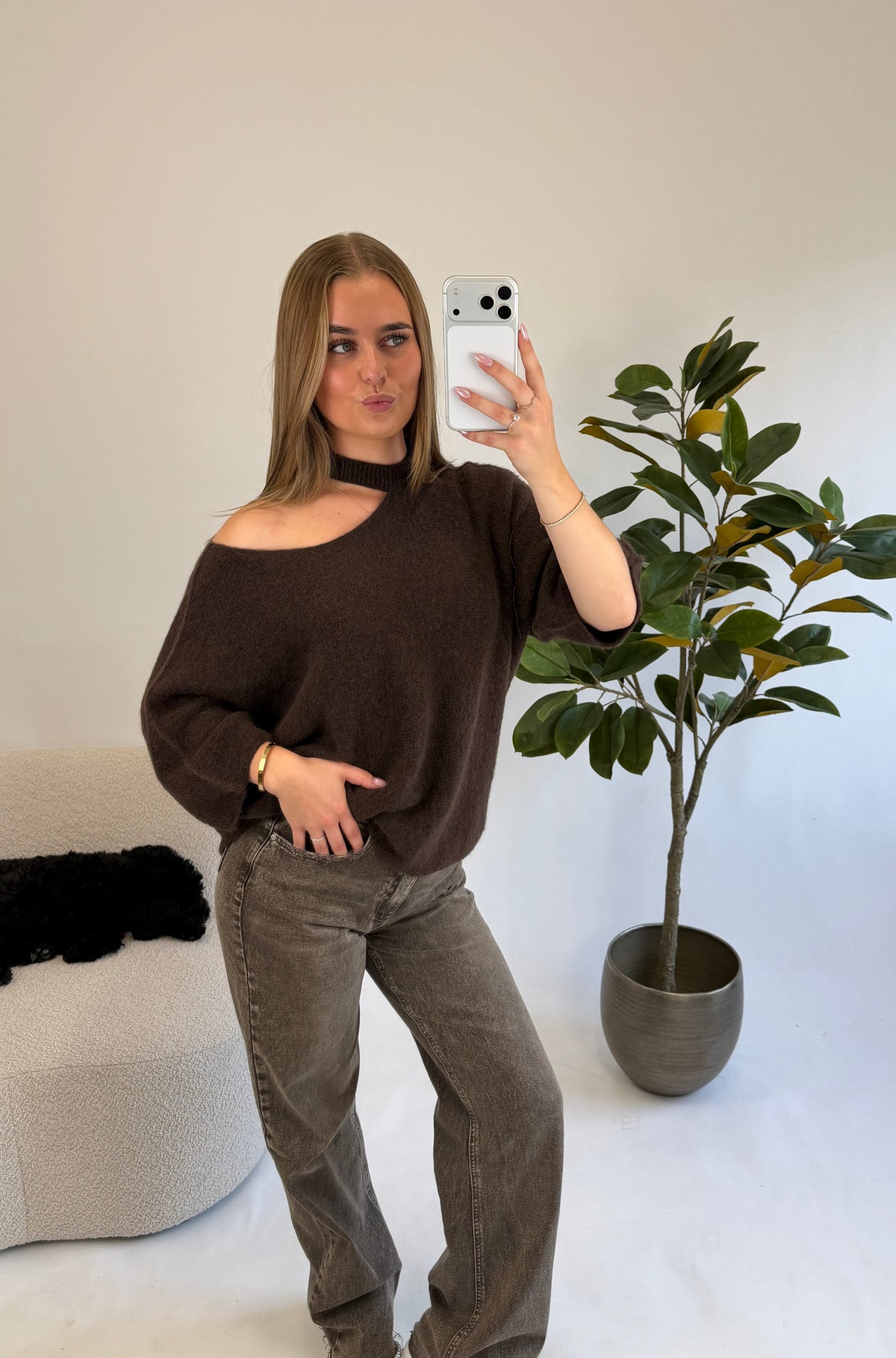 Elin Cut-Out Knit – Chocolate