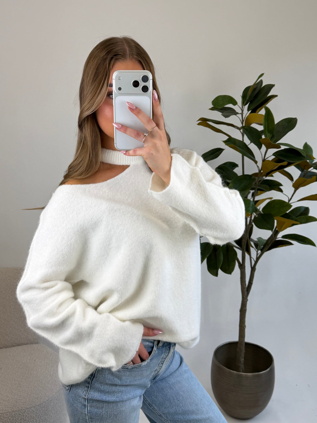 Elin Cut-Out Knit – White
